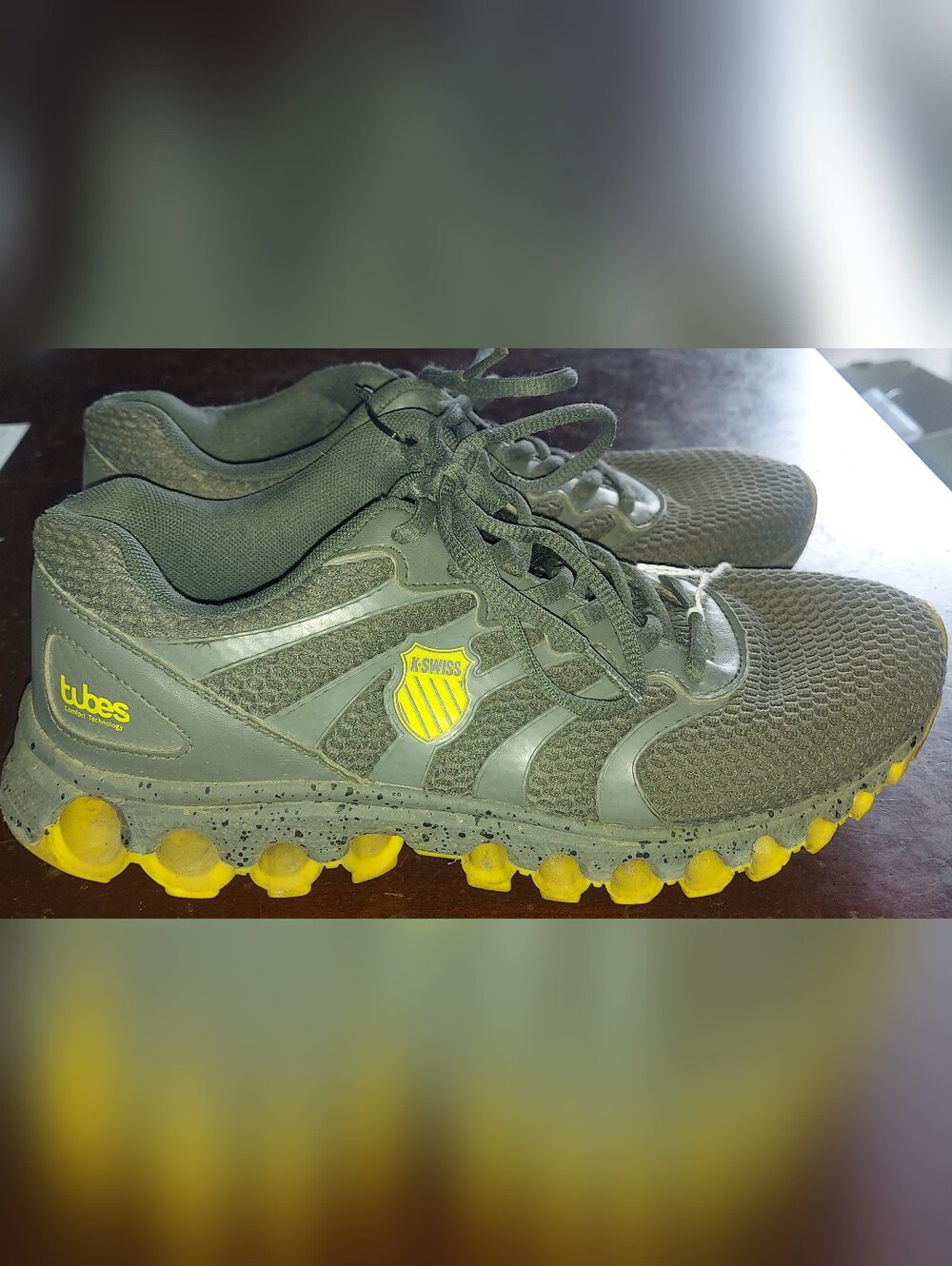 K-Swiss Men's Gray and Yellow Tubes Running Shoes